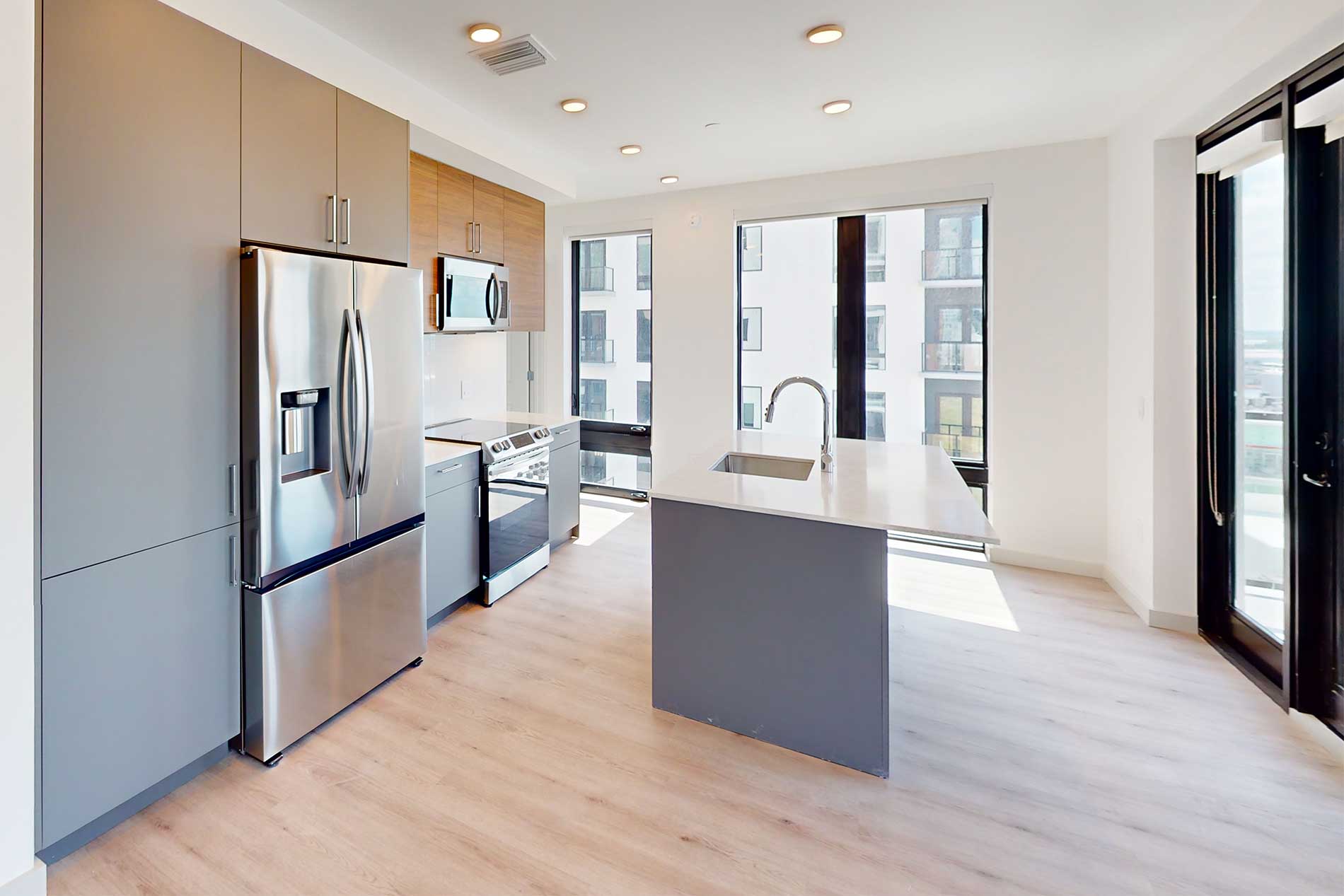 101 N Meridian apartment kitchen