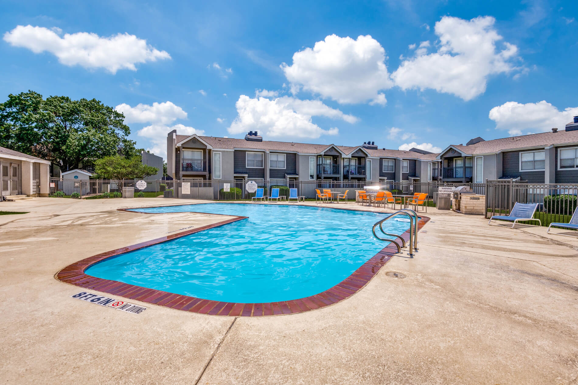 Addison Apartments pool