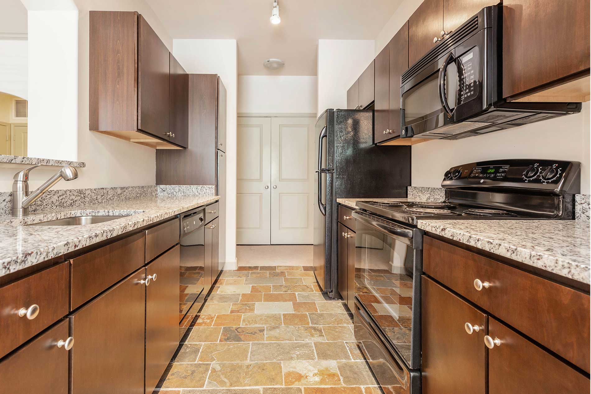 Lodge at Ames Pond apartment kitchen