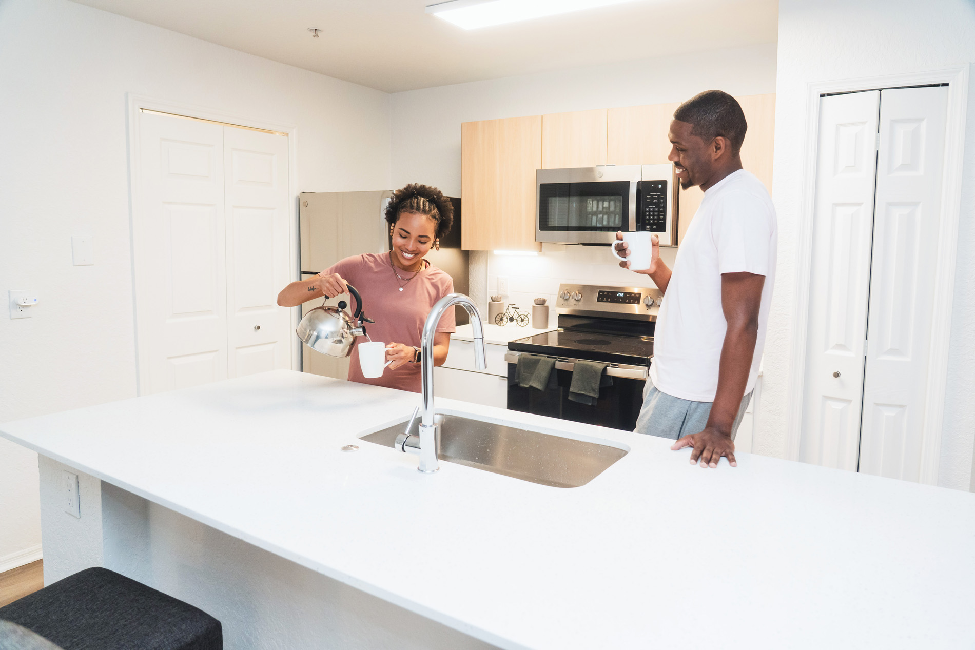 MacAlpine Place man and woman pour tea in kitchen