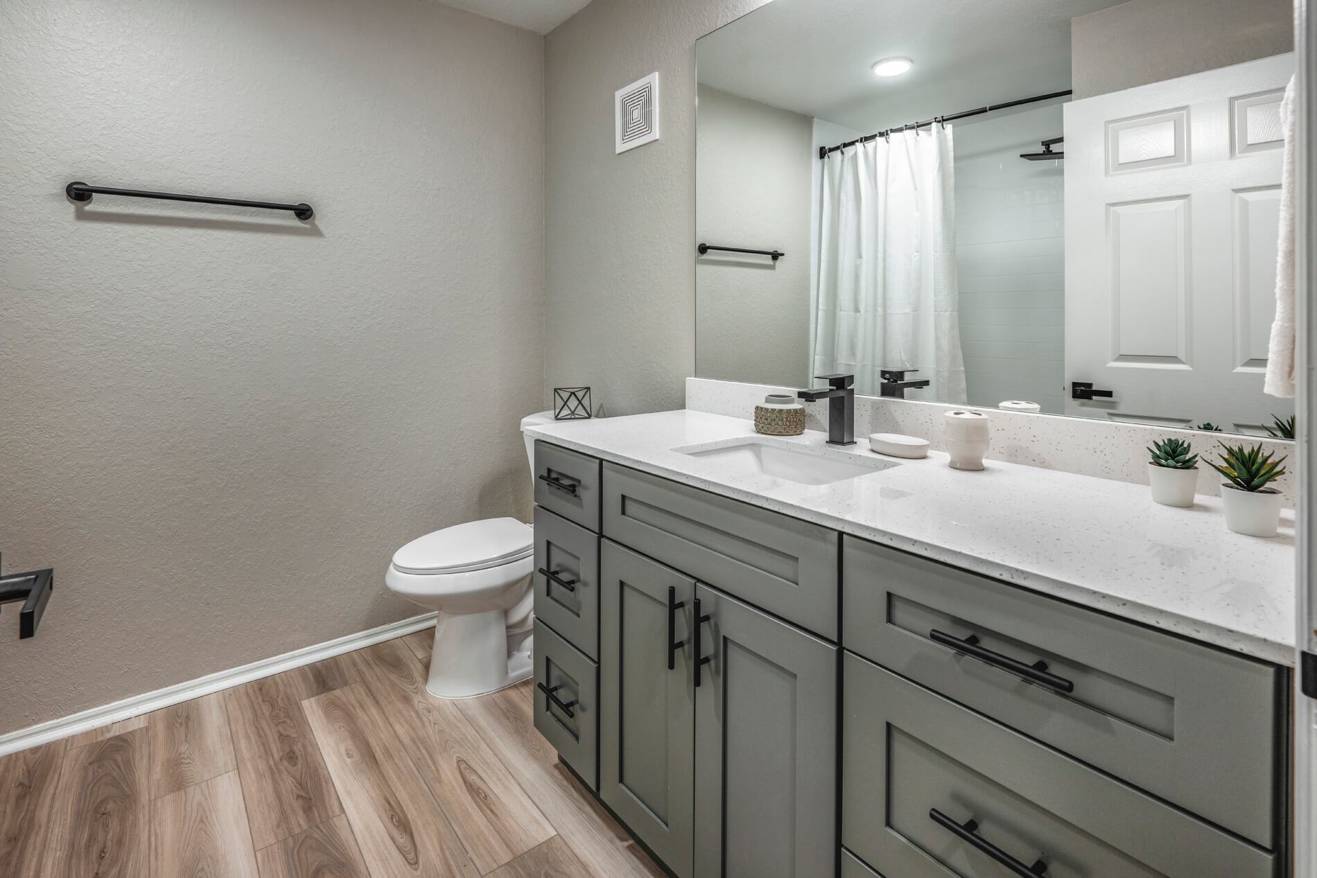MacAlpine Place staged bathroom
