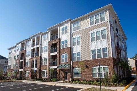 Signal Hill Apartment exterior building